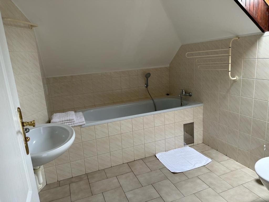 Lesni Hotel Perslak Nová Bystřice Exteriör bild