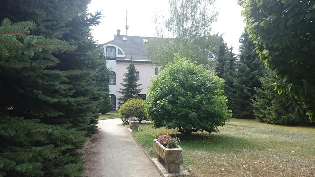Lesni Hotel Perslak Nová Bystřice Exteriör bild